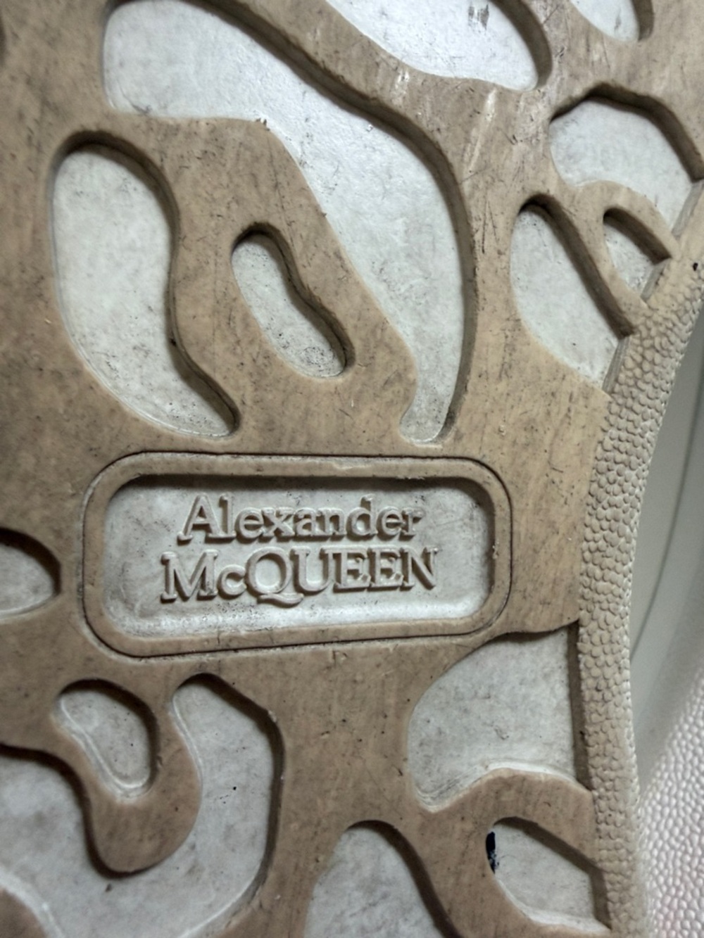 Alexander McQueen Cream Leather Low-Top Sneakers - Picture 9 of 10